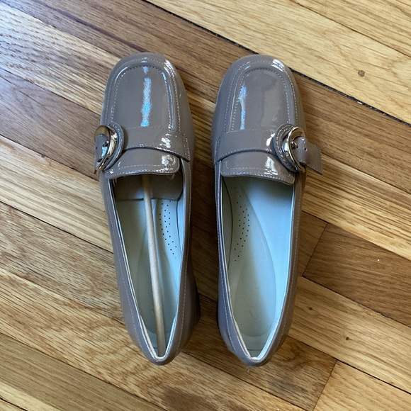 Never worn too big and bought without realizing they were final sale - Picture 3 of 3